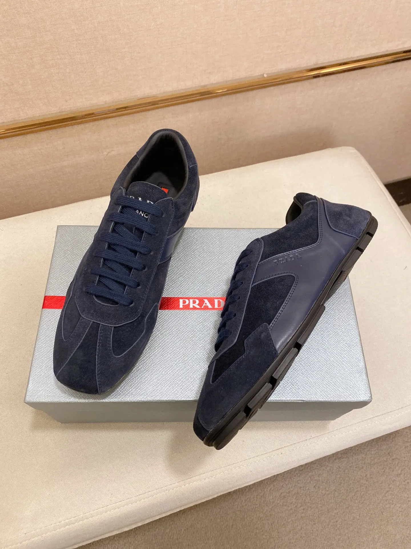Men's shoes 💰 480💰 ✔️✔️✔️Top high version High-quality new PRADA (Prada) counters are launched at the same time. The new men's shoes and 😘fabrics are purely handmade in Niujing. Lining: Full cowhide lining. 👍🏿High-end☄️Open-molded non-slip rubber outsole, exquisite lines, simple and elegant, comfortable and high-end for leisure travel. Code number: 38-44. Can be customized45